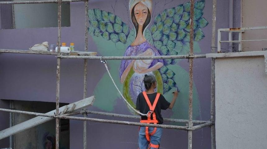 Şehrin Duvarlarına &ldquo;gadın Eli&rdquo; Değdi