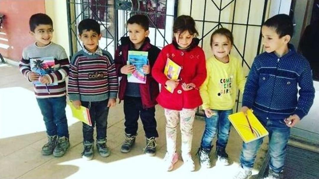 Şemdinli&rsquo;de 500 &Ouml;ğrenciye Giyim Ve Kırtasiye Yardımı