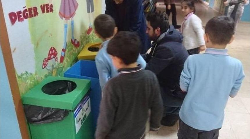 Ak&ccedil;akoca&rsquo;da Okullara Geri D&ouml;n&uuml;ş&uuml;m Kutuları Dağıtıldı