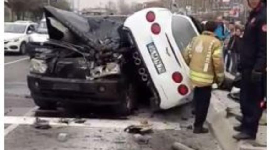 L&uuml;ks Otomobilin Metrelerce U&ccedil;tuğu Kaza Kamerada