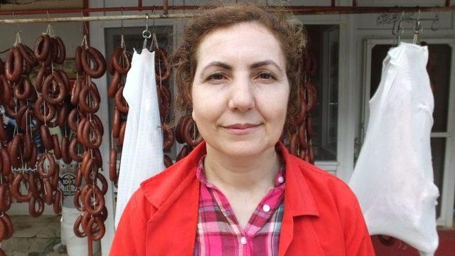 Balıkesir’de Kadın Kasap Başarısıyla Takdir Topluyor