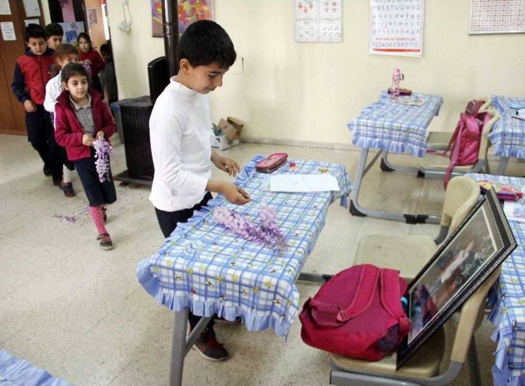 Bozuk Baza Faciasında &Ouml;len &Ccedil;ocuğun Sınıfında Yas