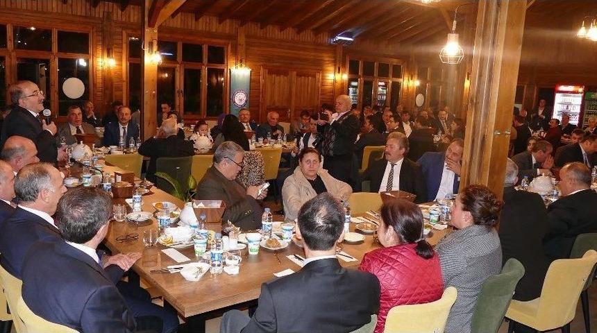 Trabzon Büyükşehir Belediyesi Meclis Üyeleri Ve Tiski İdarecileri Yemekte Bir Araya Geldi