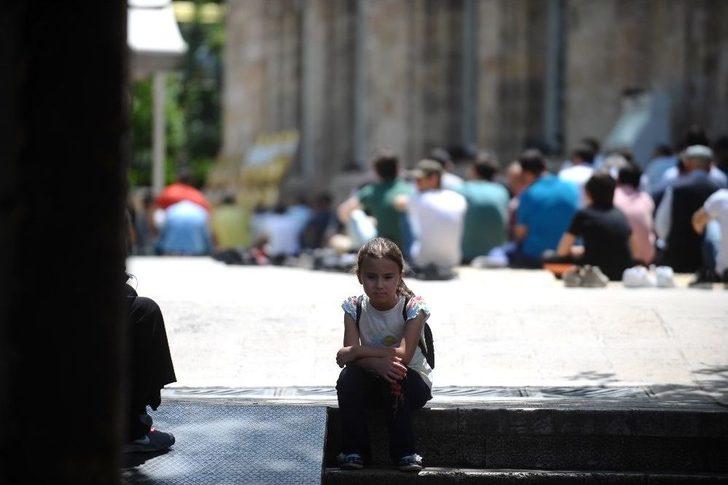 Ramazan’ın İlk Cuma Namazında Camiler Doldu Taştı G3