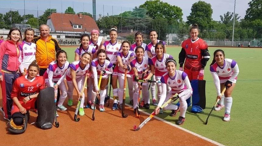 Hokeyin Sultanları Avrupa&rsquo;da Galibiyetle Başladı