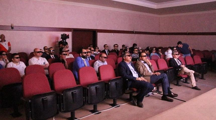 Om&uuml;&rsquo;de 3 Boyutlu Ameliyat Eğitimi