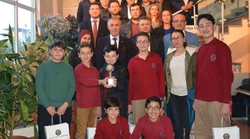 Salihli&rsquo;de Geleceğin Bilim Adamlarına &Ouml;d&uuml;l