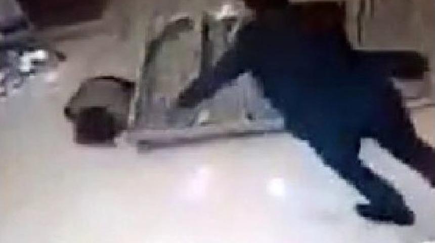 &Uuml;zerine &Ccedil;elik Platform D&uuml;şen &Ccedil;ocuğun Ailesi, Otelden Şikayet&ccedil;i Oldu