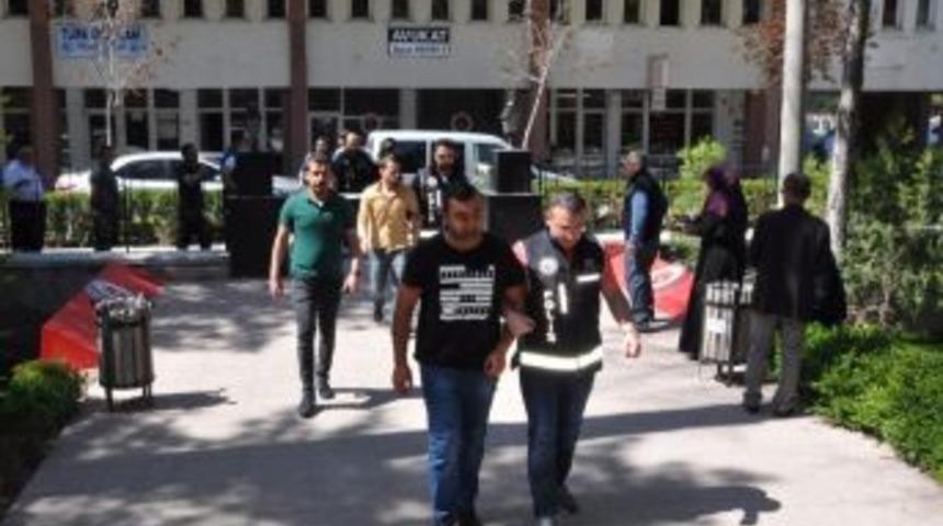 Fet&ouml; Ş&uuml;phelileri Adliyeye Sevk Edildi