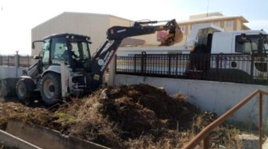 Su Kanalındaki Temizlik Çalışmasıyla Öğrenciler Güvene Alındı