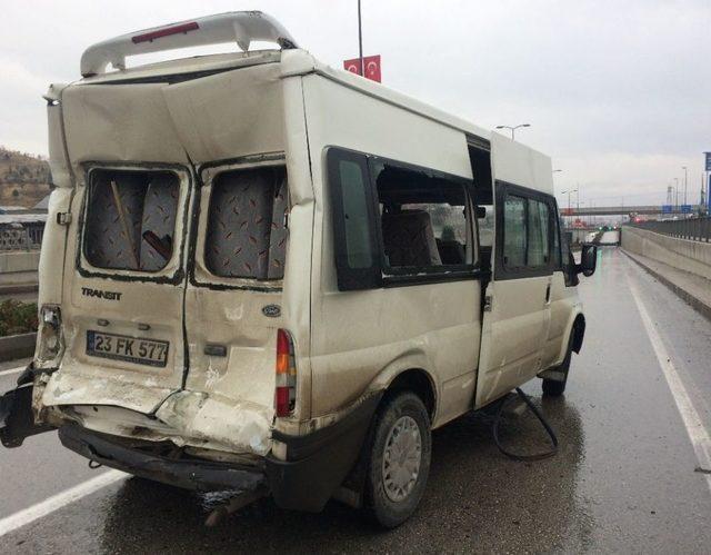 Elazığ&rsquo;da Zincirleme Kaza: 4 Yaralı 1