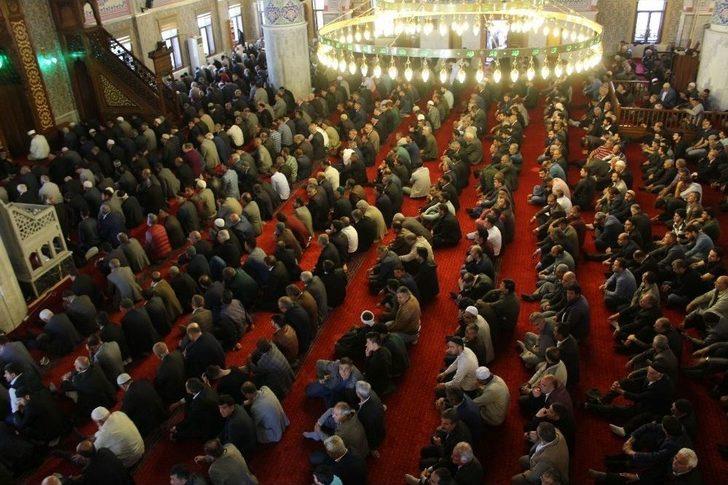 Ramazanın İlk Cuma Namazına Yoğun İlgi G4