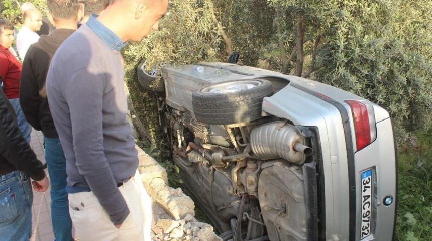 Virajı Alamayan Otomobil Bah&ccedil;eye Girdi