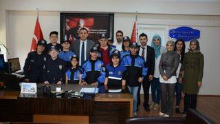 Öğrencilerden Emniyet Ziyareti
