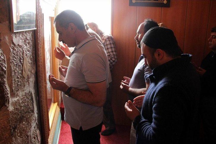 Sivas’ta Türbelere Ziyaretçi Akını G3