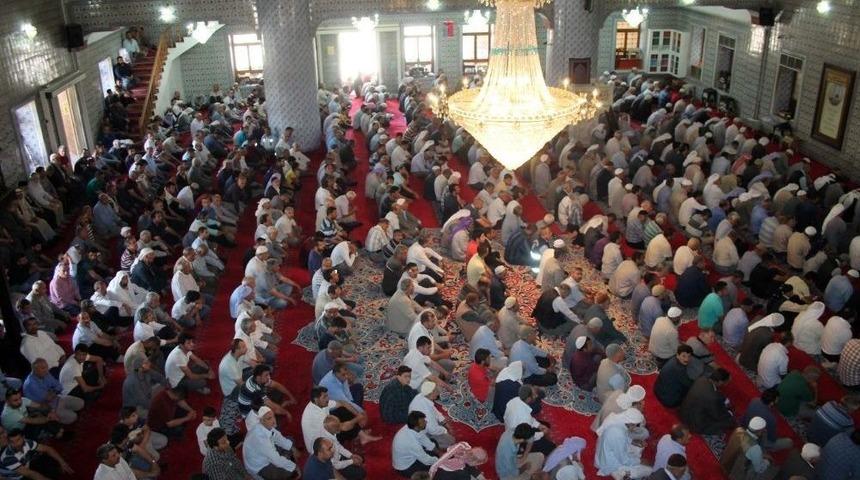 Ramazan&rsquo;ın İlk Cumasında Balıklıg&ouml;l&rsquo;deki Camiler Doldu