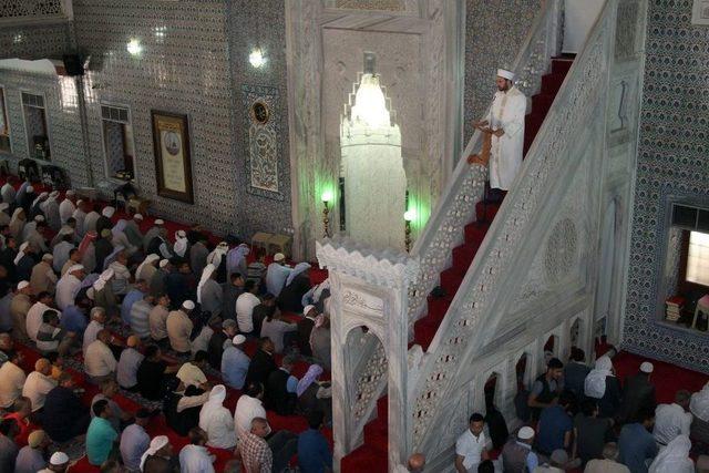 Ramazan’ın İlk Cumasında Balıklıgöl’deki Camiler Doldu