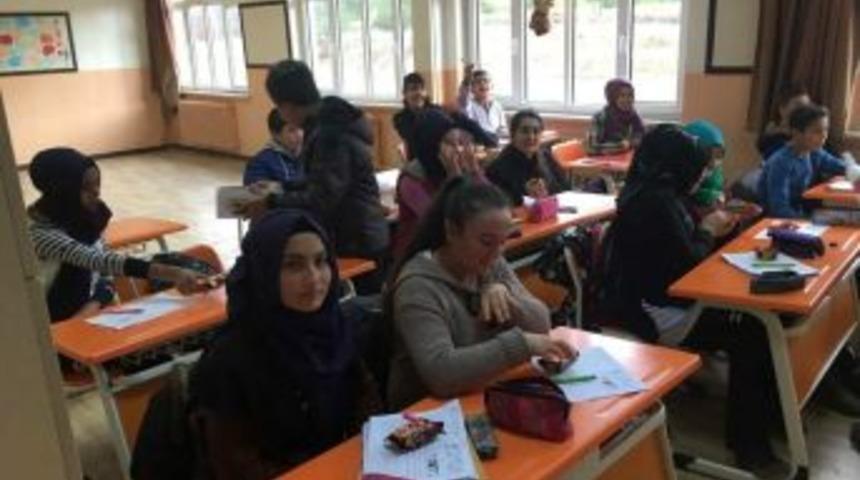 Öğrenciler Salavat Zinciri Oluşturdu