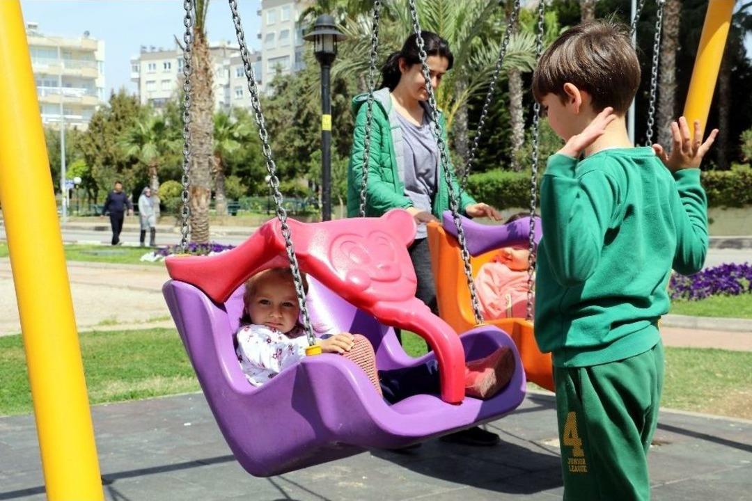 Antalya &rsquo;&ccedil;ocuk Parklarına Kamera Konsun&rsquo; Dedi