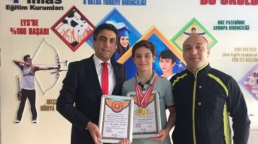 İhlas Koleji &Ouml;ğrencisi Milli Forma Yolunda