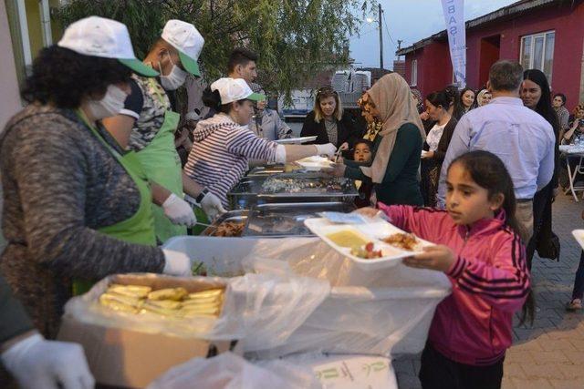 Tepebaşı Belediyesi 4 Mahalleyi İftar Sofralarında Buluşturdu