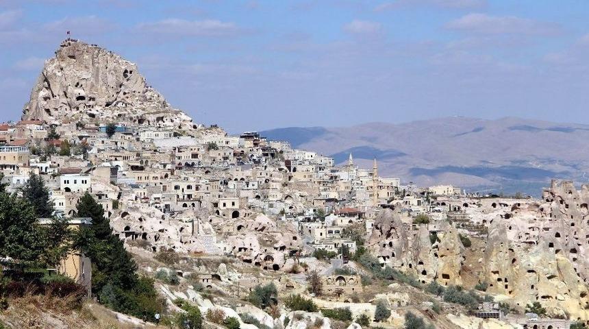 D&uuml;nyanın En Y&uuml;ksek Peribacası Ziyaret&ccedil;i Akınına Uğruyor