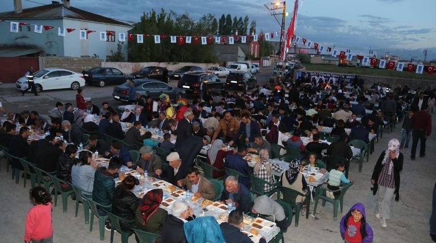Tuşba Belediyesi&rsquo;nin &lsquo;kardeşlik Sofrasına&rsquo; Yoğun İlgi