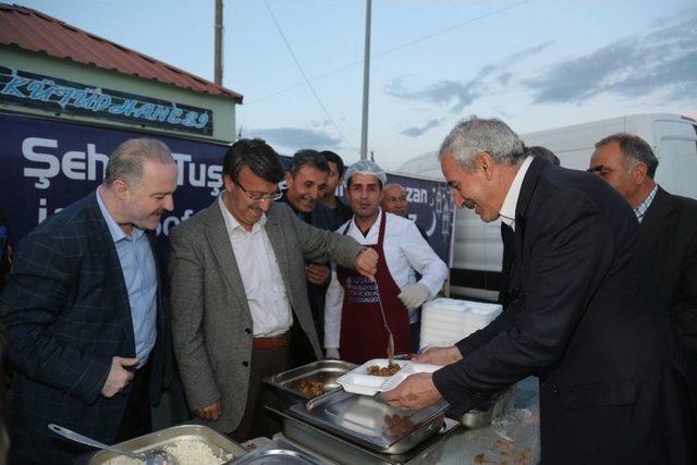 Tuşba Belediyesi’nin ‘kardeşlik Sofrasına’ Yoğun İlgi