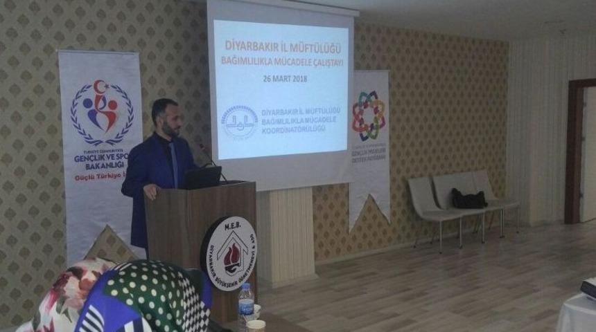 Diyarbakır M&uuml;ft&uuml;l&uuml;ğ&uuml; Bağımlılıkla M&uuml;cadele &Ccedil;alıştayı Ger&ccedil;ekleştirdi