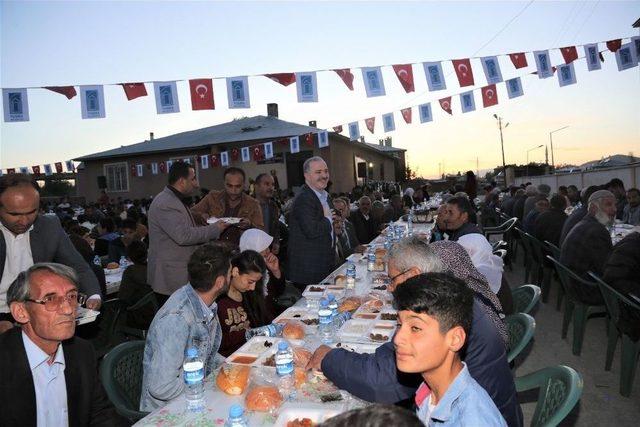 Tuşba Belediyesi’nin ‘kardeşlik Sofrasına’ Yoğun İlgi