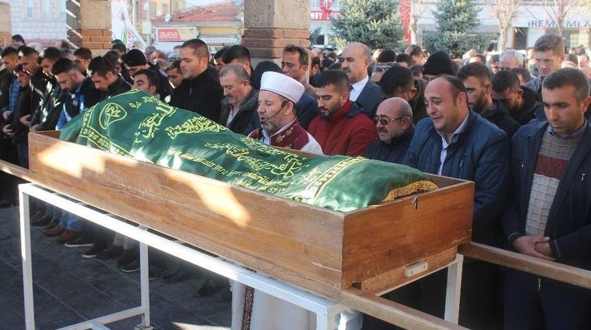 Kuruyemiş Kavgasında &Ouml;ld&uuml;r&uuml;len Gen&ccedil; Pazarcı Toprağa Verildi