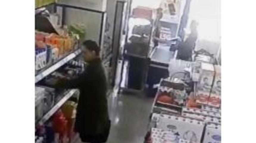 İran Uyruklu Kadın Gıda Maddesi &Ccedil;alarken Kameralara Yakalandı