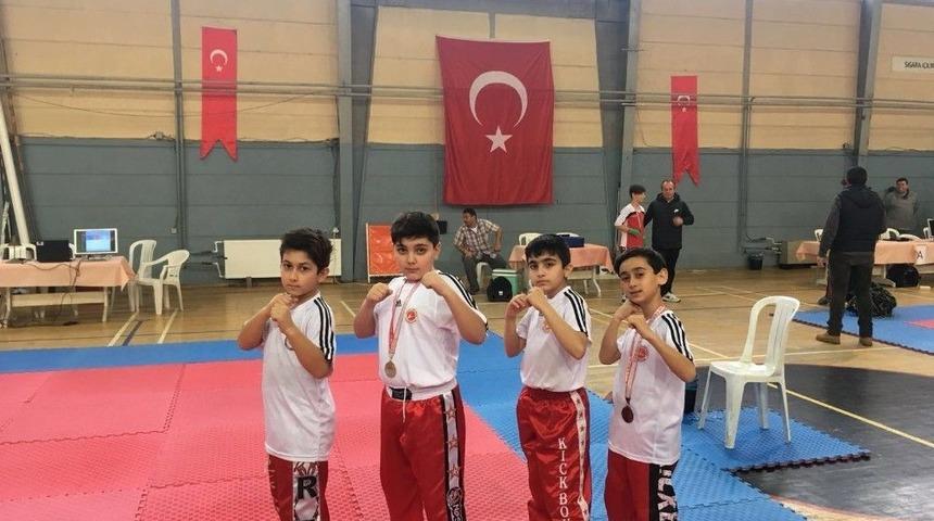 Kemalpaşa&rsquo;da Spora Ve Sporcuya Destek S&uuml;r&uuml;yor