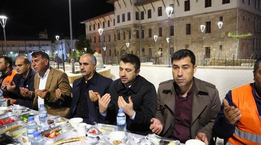 Başkan Aydın, İş&ccedil;ilerle Sahur Yaptı