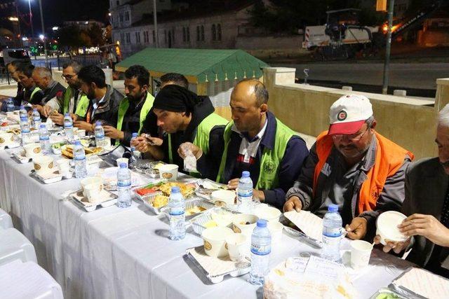 Başkan Aydın, İşçilerle Sahur Yaptı