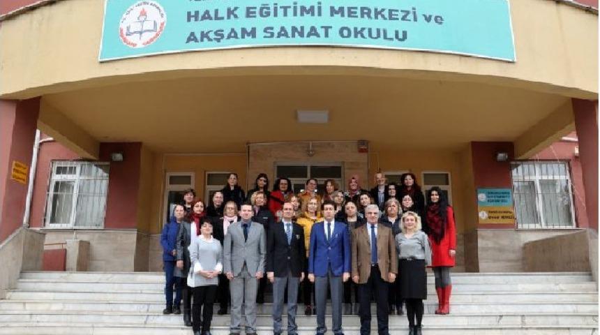 İl Milli Eğitim M&uuml;d&uuml;r&uuml; Ersan Ulusan, Halk Eğitim Merkezini Gezdi
