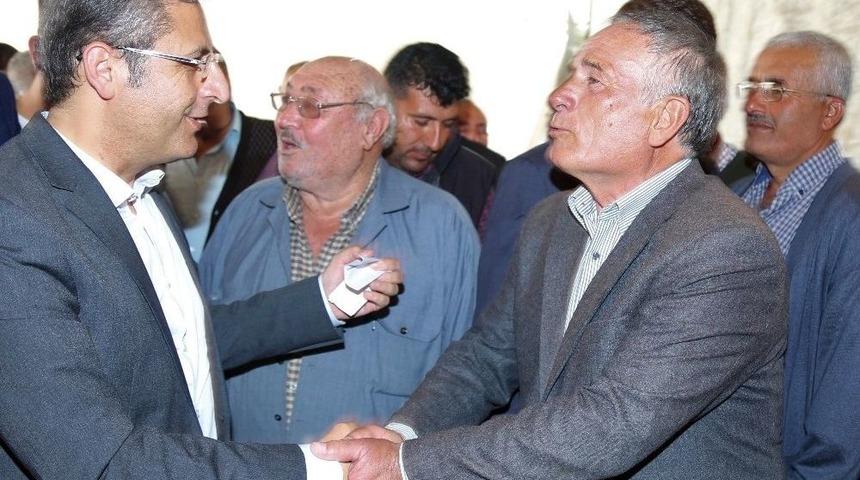 Pamuk, Huzurkent&rsquo;te Vatandaşlarla Bir Araya Geldi