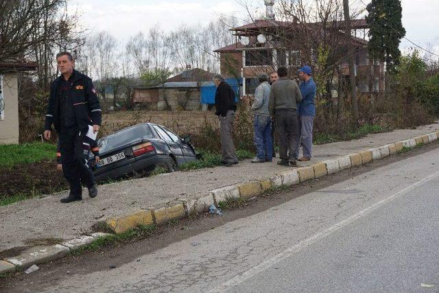 Sakarya’da İki Otomobil Kafa Kafaya Çarpıştı: 1 Yaralı