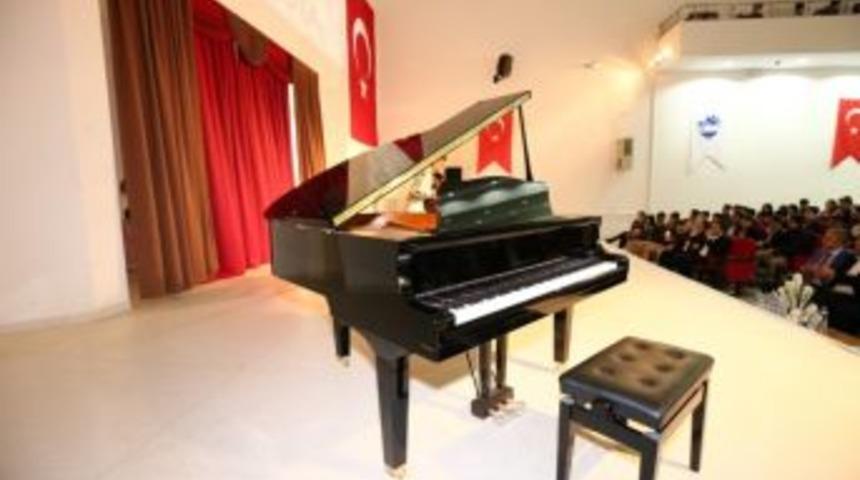 Adıyaman Belediyesinden G&uuml;zel Sanatlar Lisesine Piyano Desteği
