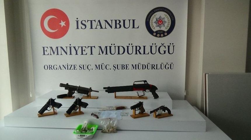 İstanbul&rsquo;da Silah Ve Uyuşturucu Ticareti İle &Ccedil;ek-senet Tahsilatı Yapan &Ccedil;ete &Ccedil;&ouml;kertildi