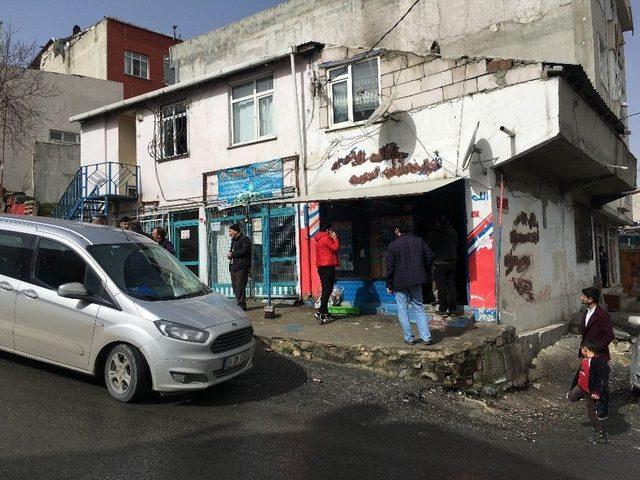 Başakşehir’de Silahlı 3 Soyguncu Bir Marketi Soyarak Kayıplara Karıştı