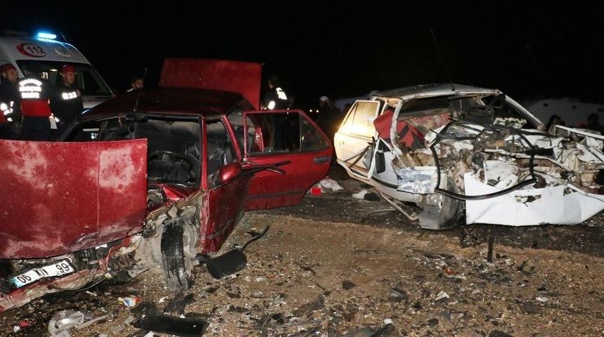 Diyarbakır&rsquo;da Feci Kaza: 2 &Ouml;l&uuml;, 10 Yaralı