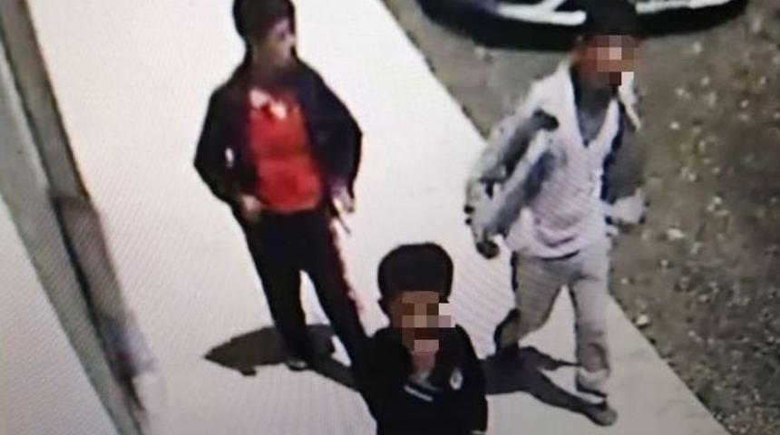 Çocuk Hırsızlar Önce Kameraya Sonra Da Polise Yakalandı