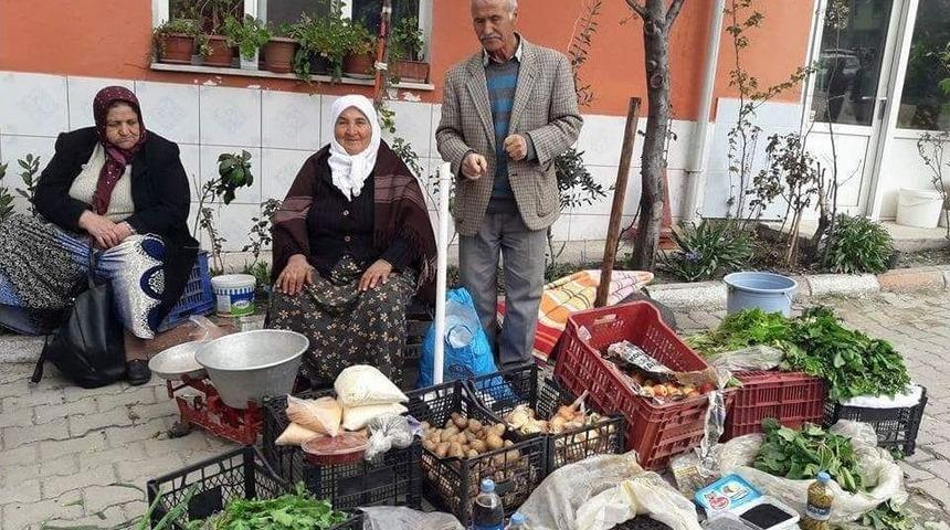 70 Yaşındaki Kadın Pazarcılık Yapıyor