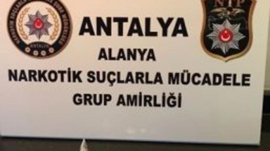 Ş&uuml;phelinin &Uuml;zerinden Uyuşturucu &Ccedil;ıktı