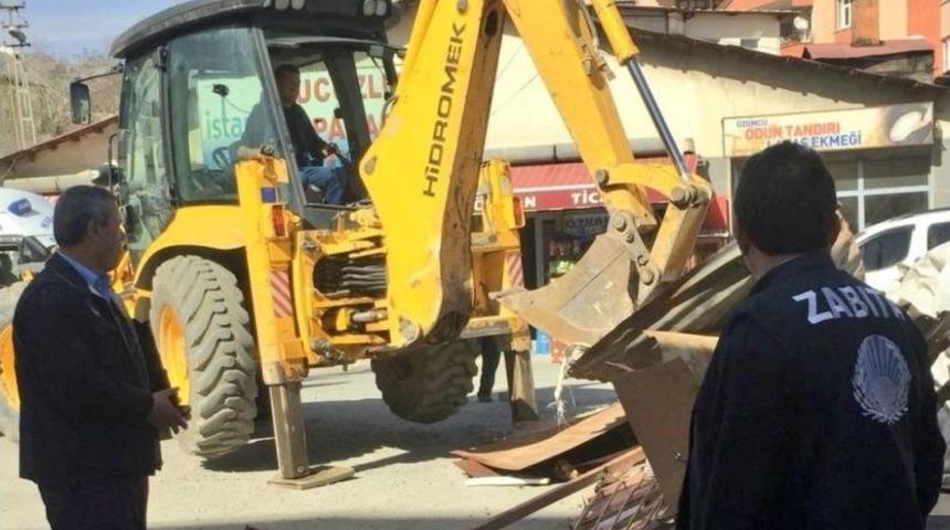 Hakkari&rsquo;de Ka&ccedil;ak Barakalar Kaldırılıyor