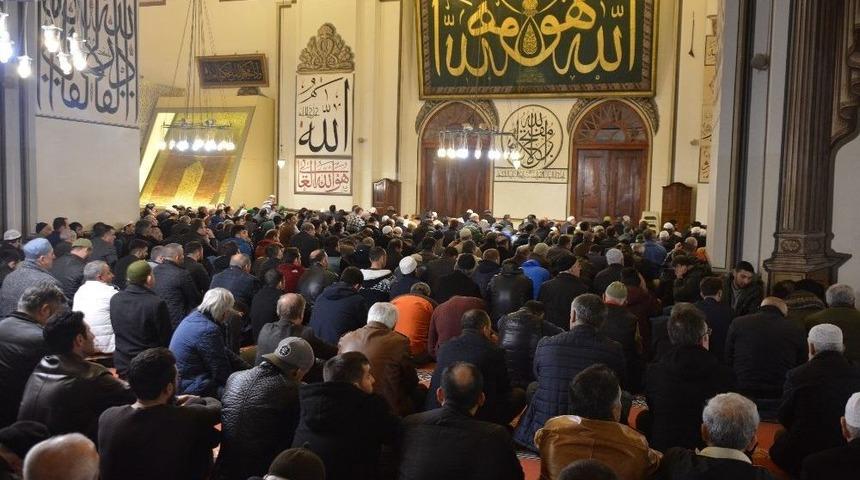 Mevlit Kandili&rsquo;nde Bursa&rsquo;daki Camiler Doldu Taştı