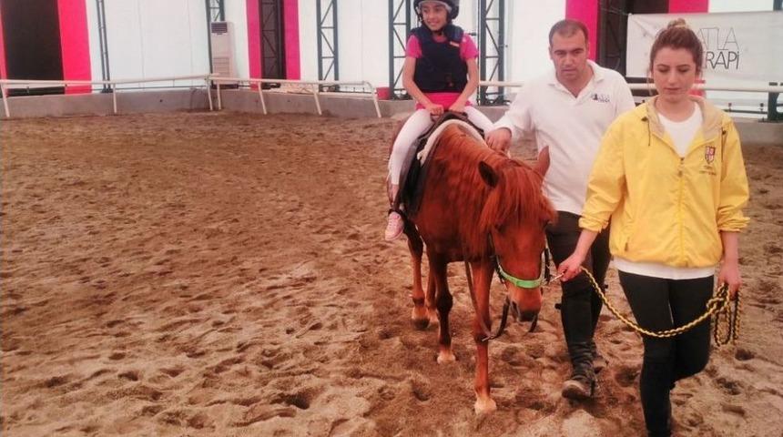 &Ouml;ğrenciler Hem Eğleniyor Hem &Ouml;ğreniyor