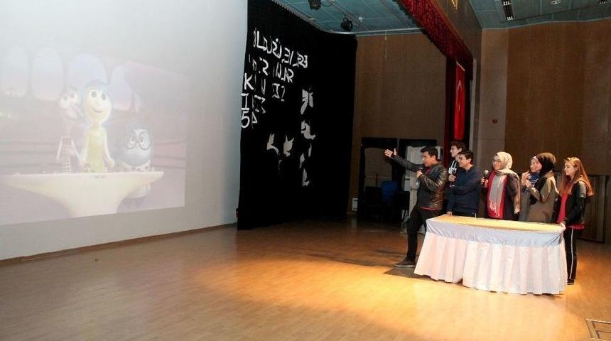 İhlas Koleji&rsquo;nde Dublaj Yarışması Nefes Kesti