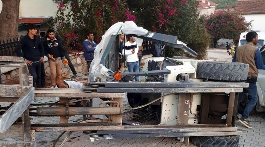 Devrilen Forkliftin S&uuml;r&uuml;c&uuml;s&uuml; Hayatını Kaybetti